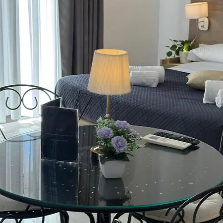 La Maison Rose 3* マイオーリ