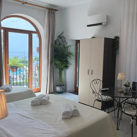 La Maison Rose 3* Майори